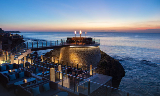 <b>阿雅娜度假村</b>